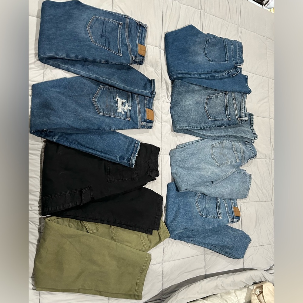 8 jeans American eagle,Levi, old navy, Lauren Conrad size 2-4  all 8 together